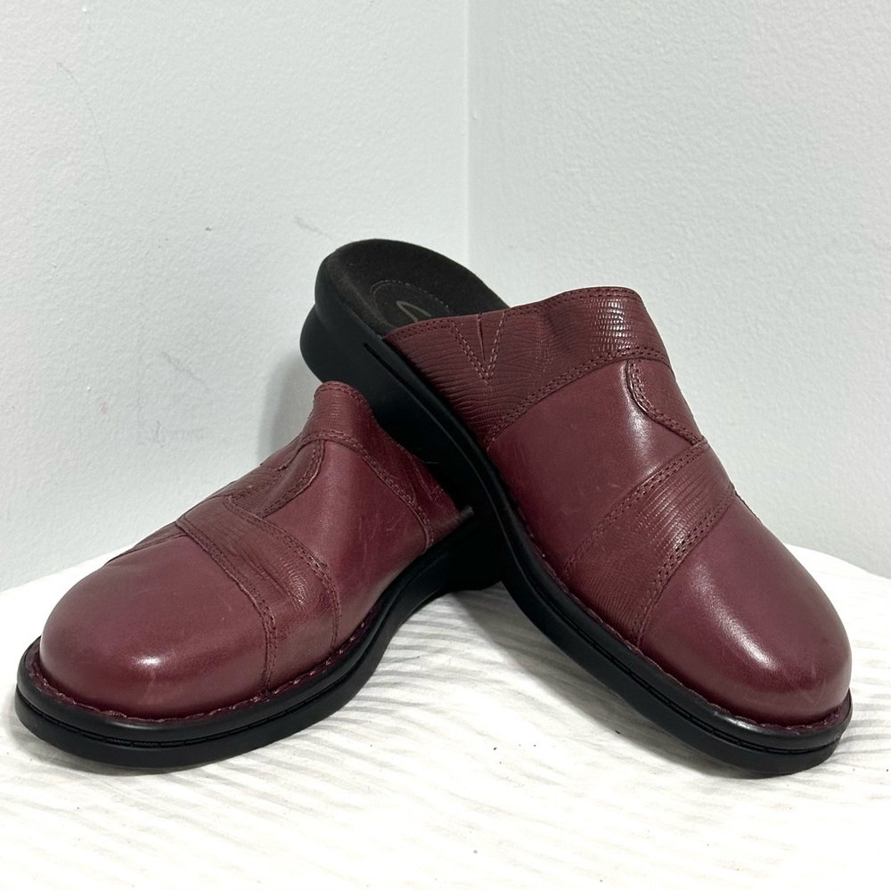 CLARKS SLIP-ON LEATHER
